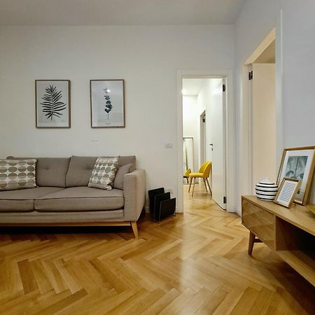 Serendipity Apartments - Duomo Milan Bagian luar foto